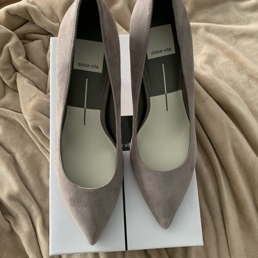 Dolce Vita Mika Pump in Smoke Suede